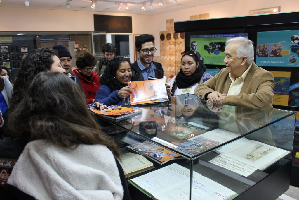 Estudiantes en museo