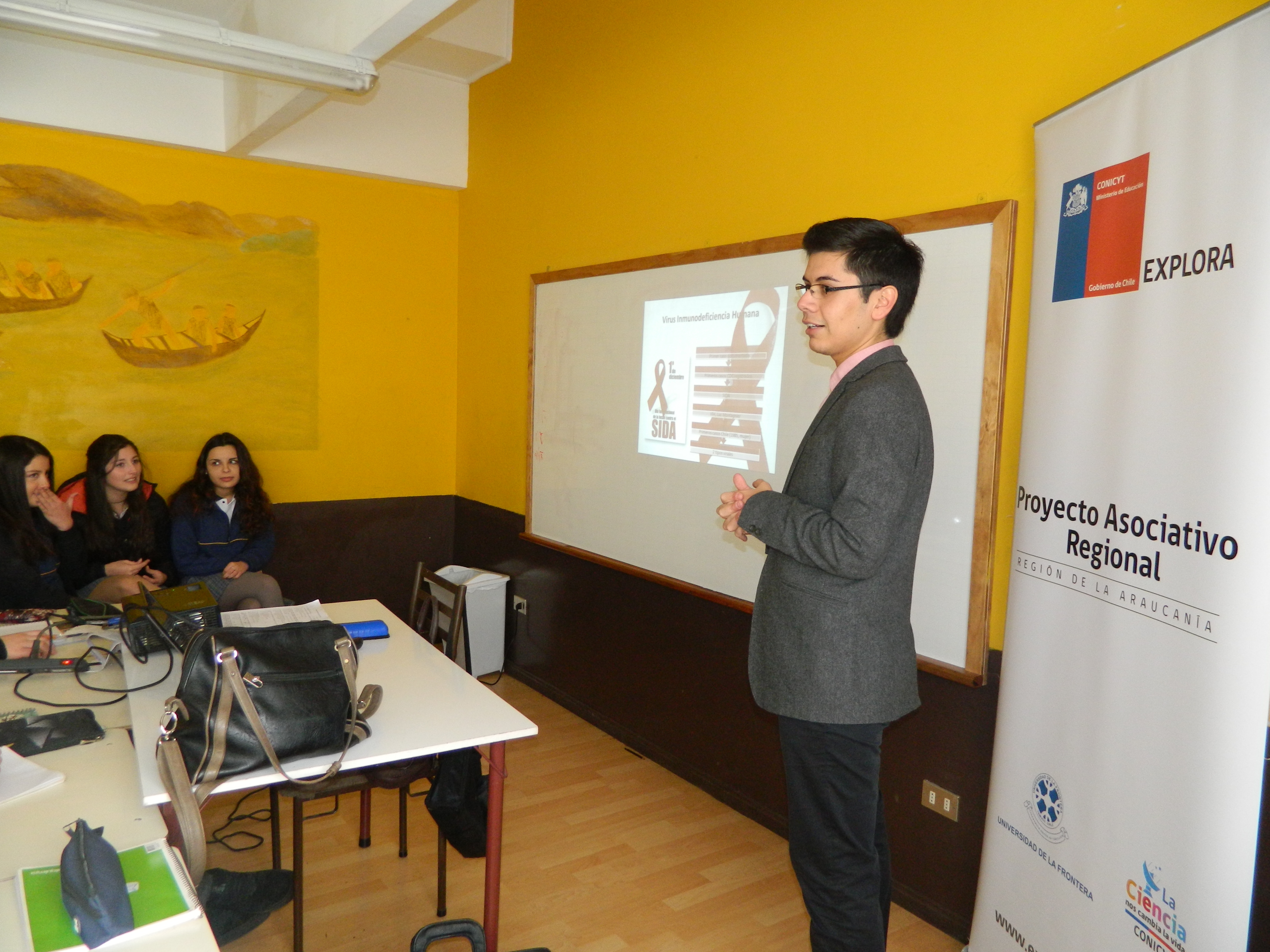 Jóvenes aprenden sobre el impacto social de las enfermedades de transmisión sexual