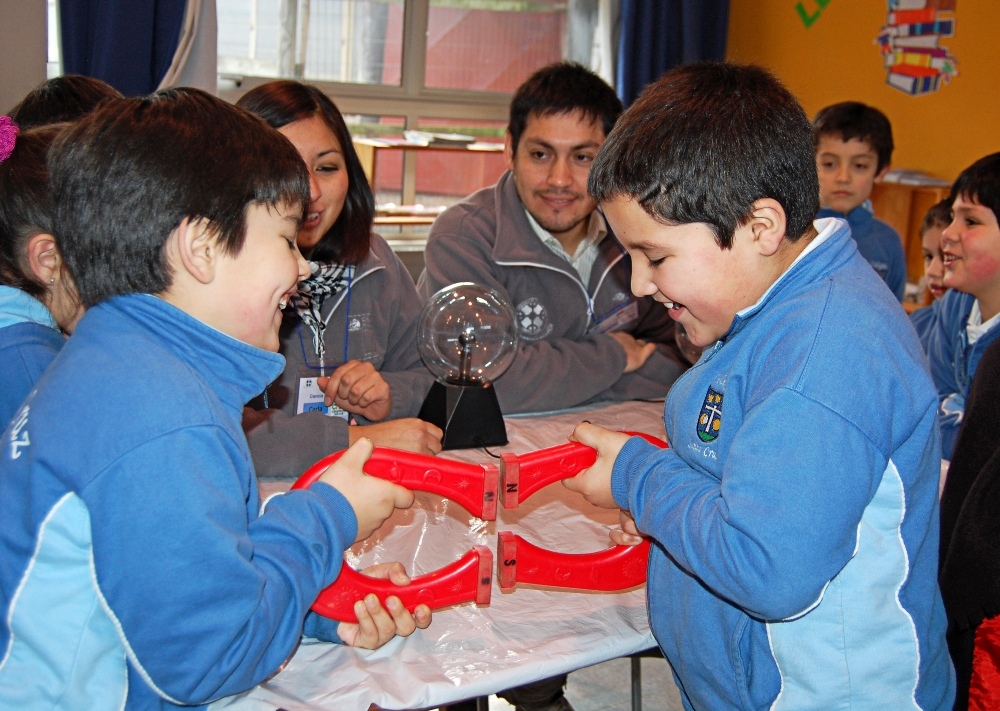 En el Colegio Santa Cruz se lanza oficialmente la Ciencia Itinerante 2014