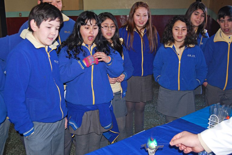 Un entretenido acercamiento a la ciencia vivieron estudiantes del colegio Madres Domínicas de Pitrufquén