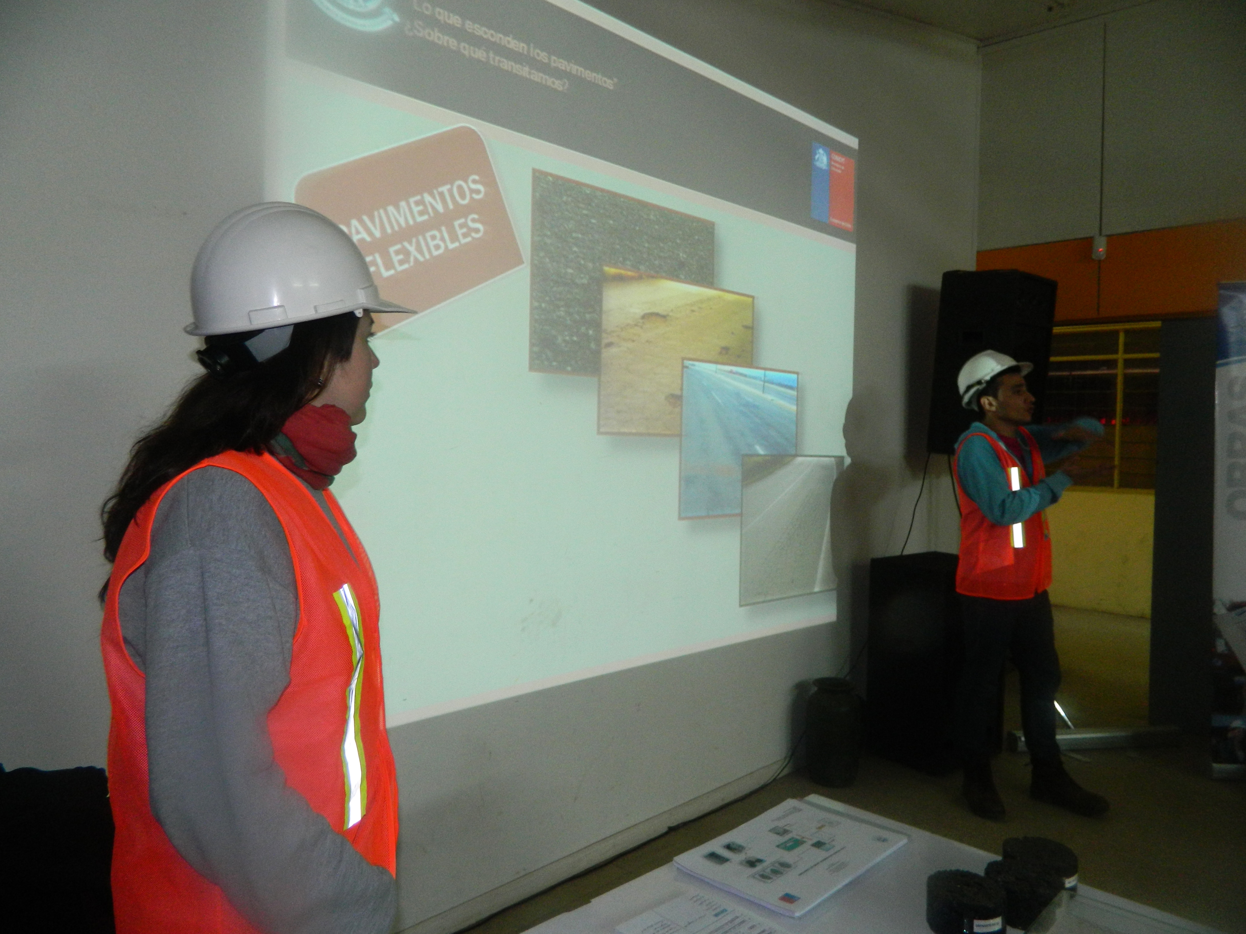 Jóvenes del Liceo Tecnológico de La Araucanía aprenden sobre pavimentos con charla de estudiantes de la UFRO