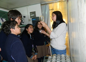 Estudiantes del Colegio Pumahue visitan laboratorios de la UFRO