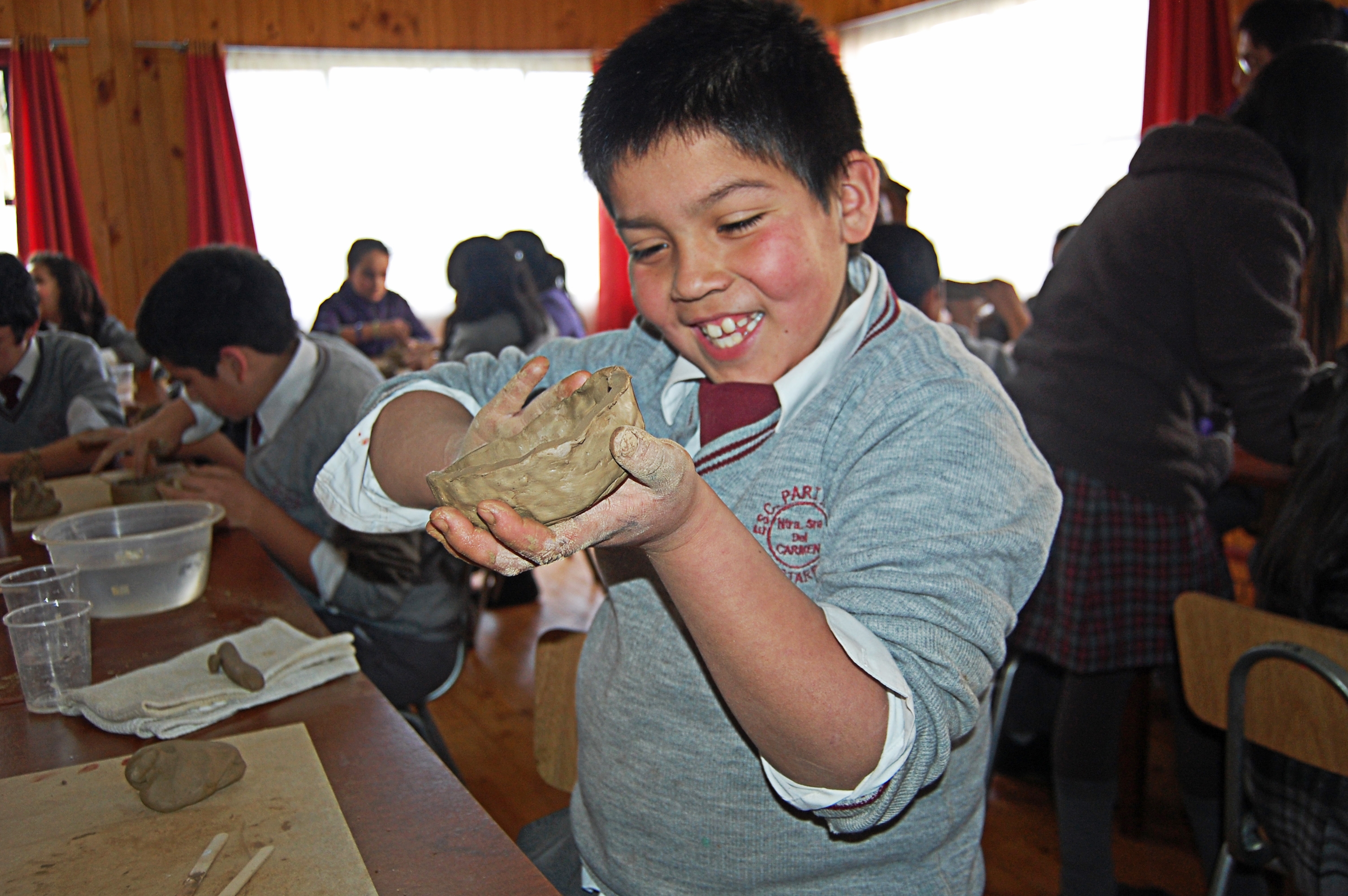El mundo de alfarería comenzó su viaje por establecimientos educacionales de la región