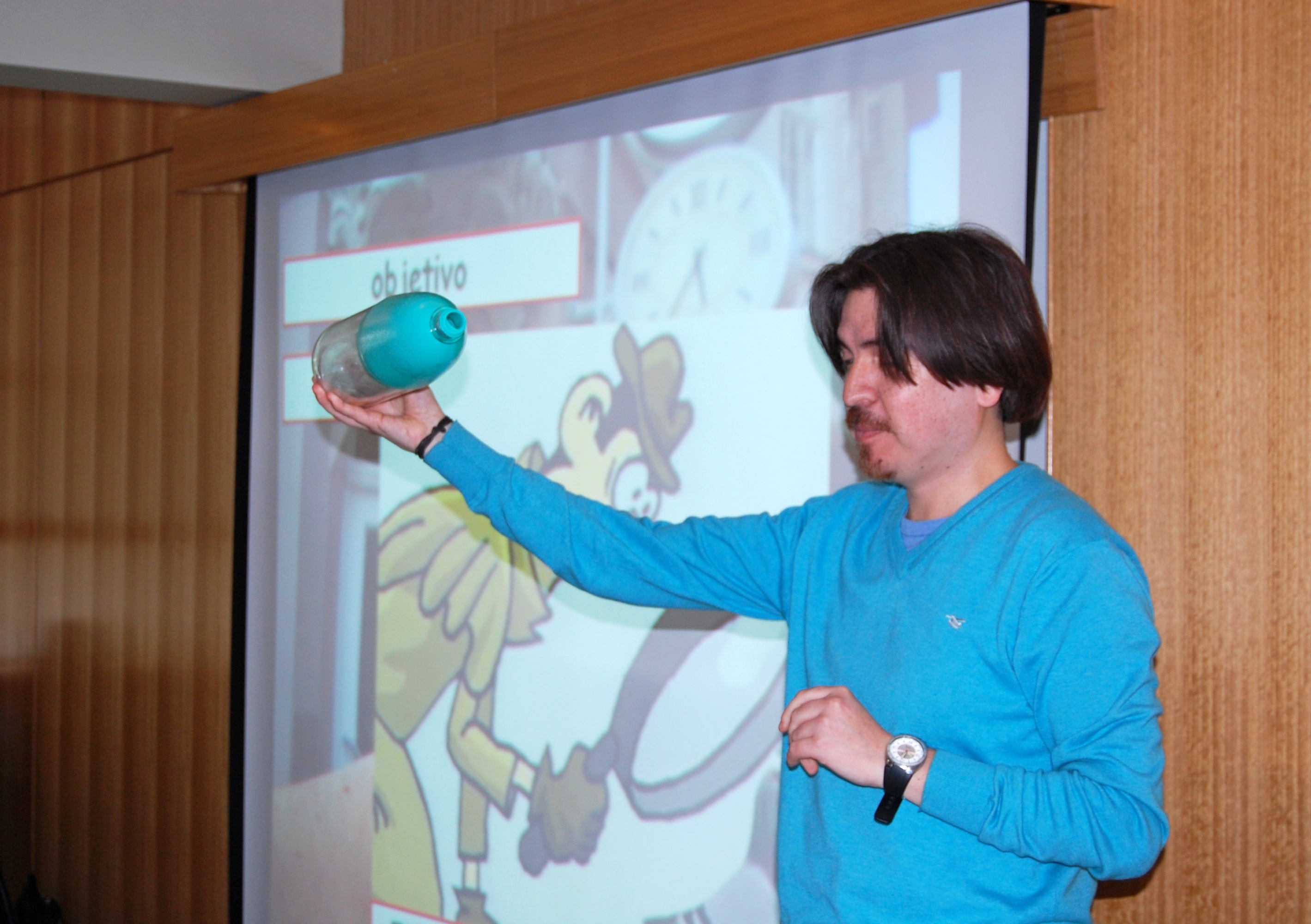 Educadoras de Malleco y Cautín descubren la magia de la ciencia en talleres