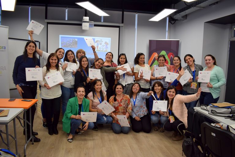 Educadoras de párvulos aprenden sobre Compostaje y Huerta Escolar