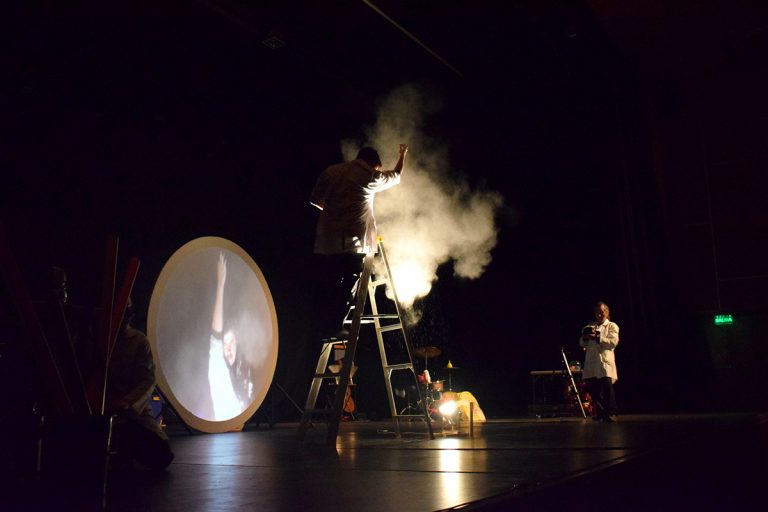 Exitosa presentación de la obra “Acercando el Universo” en Temuco