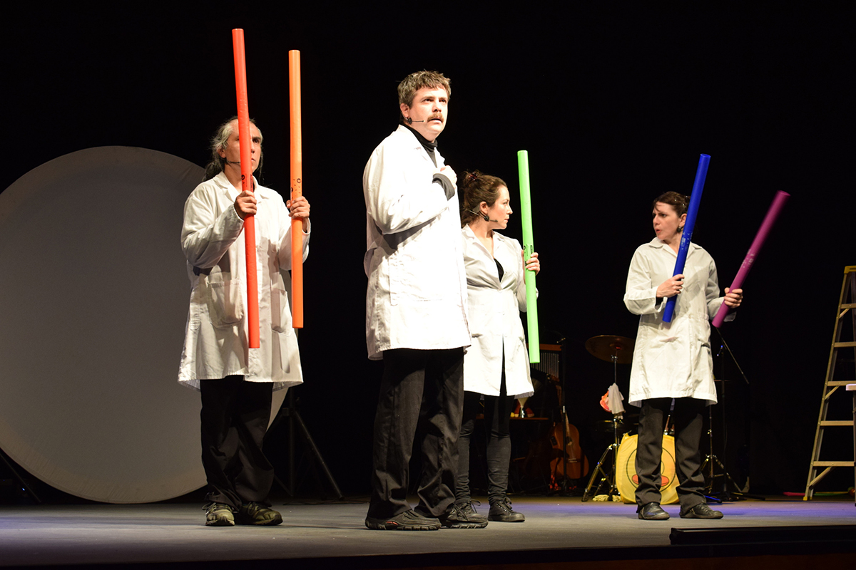 Obra “Acercando el Universo” sorprendió a las familias de Villarrica