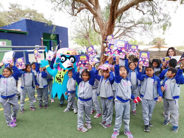 Se entregaron 1.800 álbumes a 29 establecimientos de la región