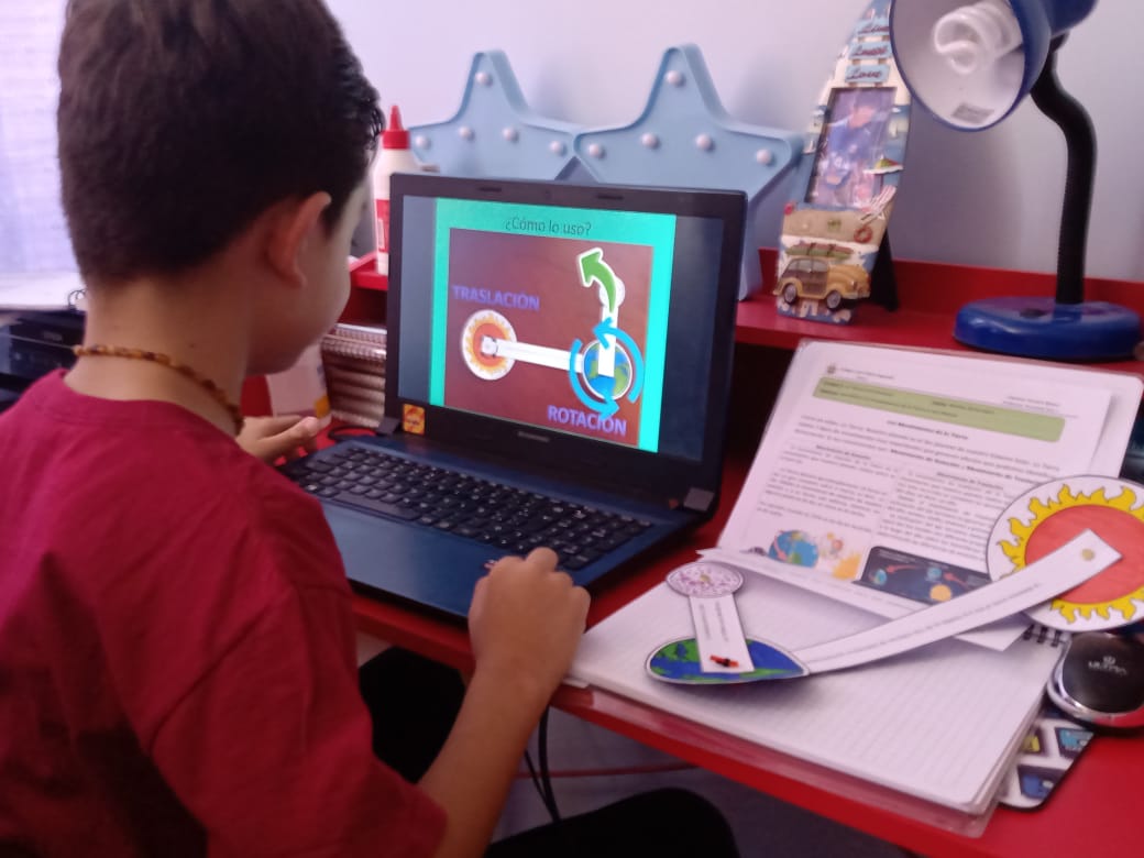 Profesores comparten historias de sus clases online: Cuando el pizarrón se cambia por la pantalla