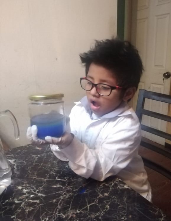 Tías de la Escuela Los Benjamines encuentran en el WhatsApp un aliado para sus clases