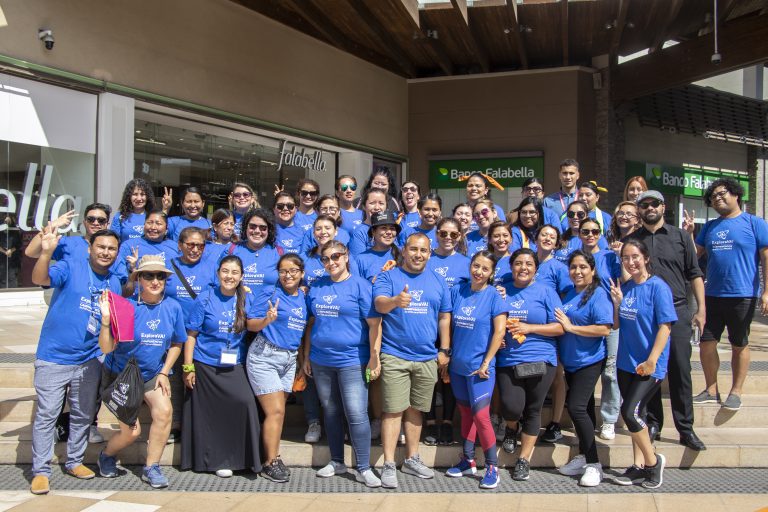 Profesores presentaron intervención de baile matemático en el Mall Plaza