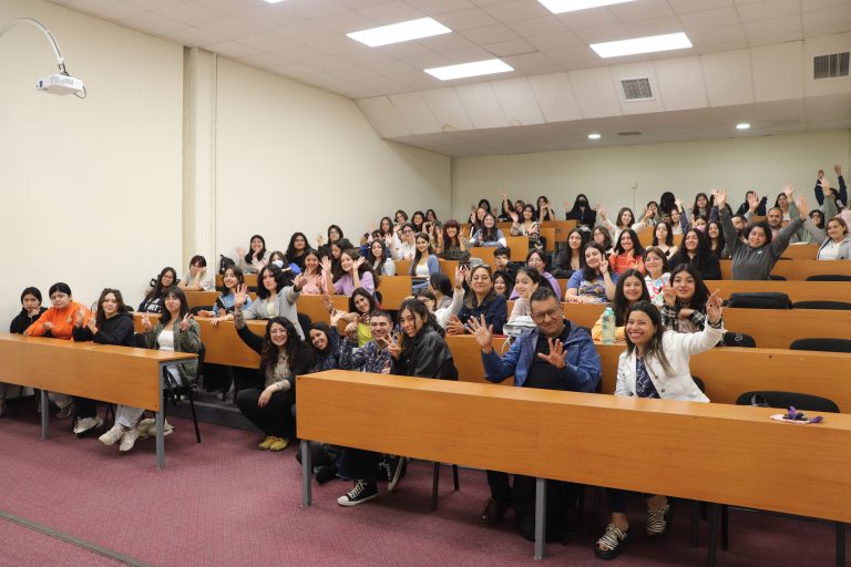 Chile lidera importante concurso de tecnología con 41 equipos de niñas y adolescentes entre los 100 mejores del mundo