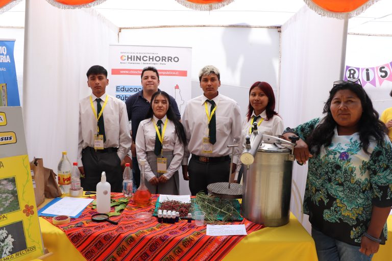 Estudiantes del Liceo Agrícola del Valle Codpa inician ensayos con plaguicida natural a base de Pimiento Molle