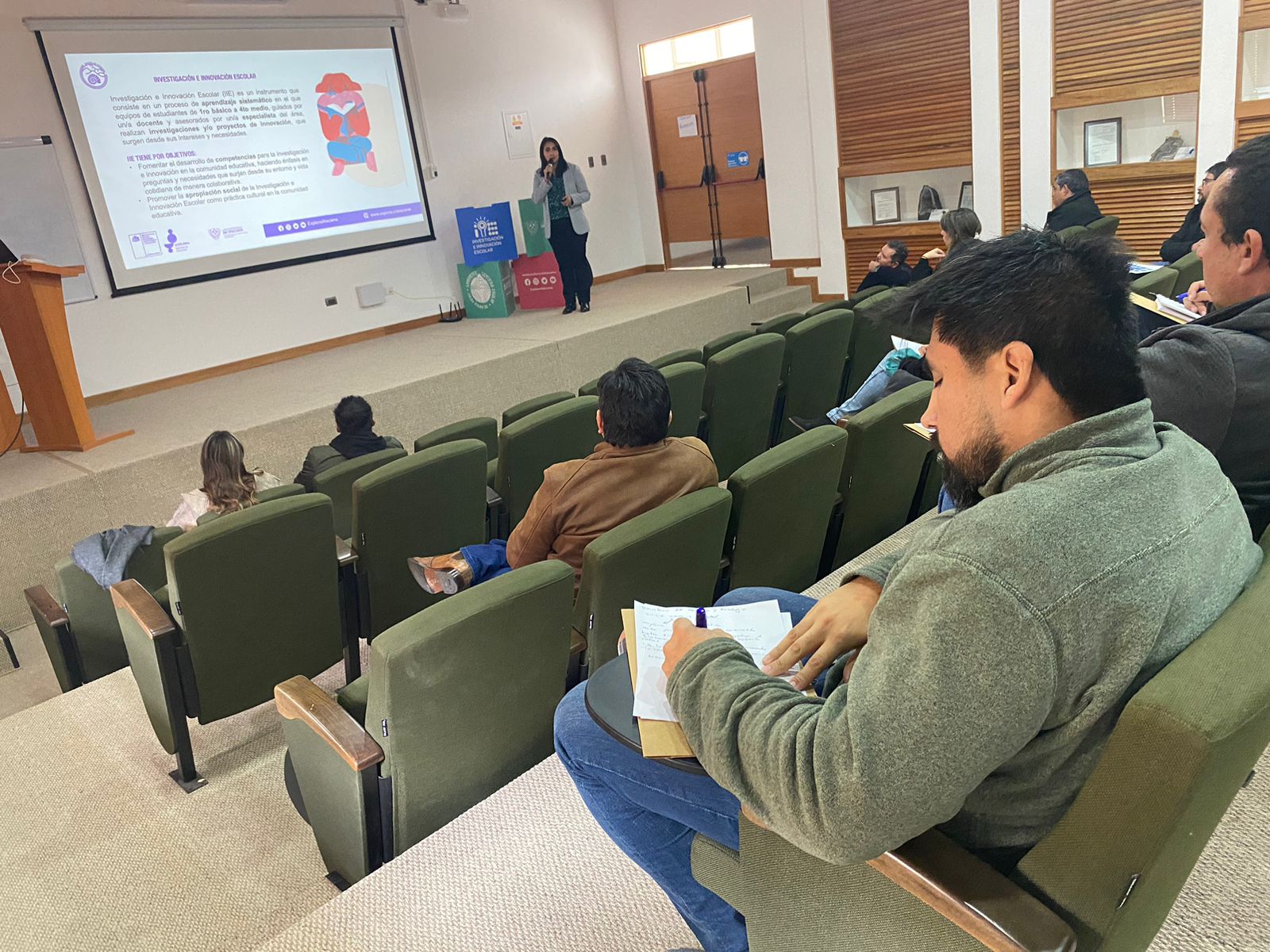 ¡Colabora con tu conocimiento! Buscamos asesores y asesoras para las Academias de Investigación e Innovación Escolar