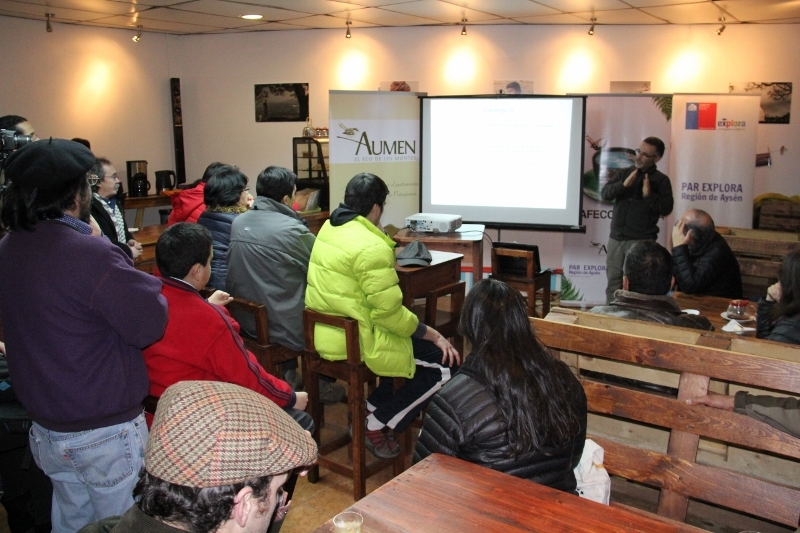Exitoso Café con Ciencia sobre Hantavirus en Coyhaique