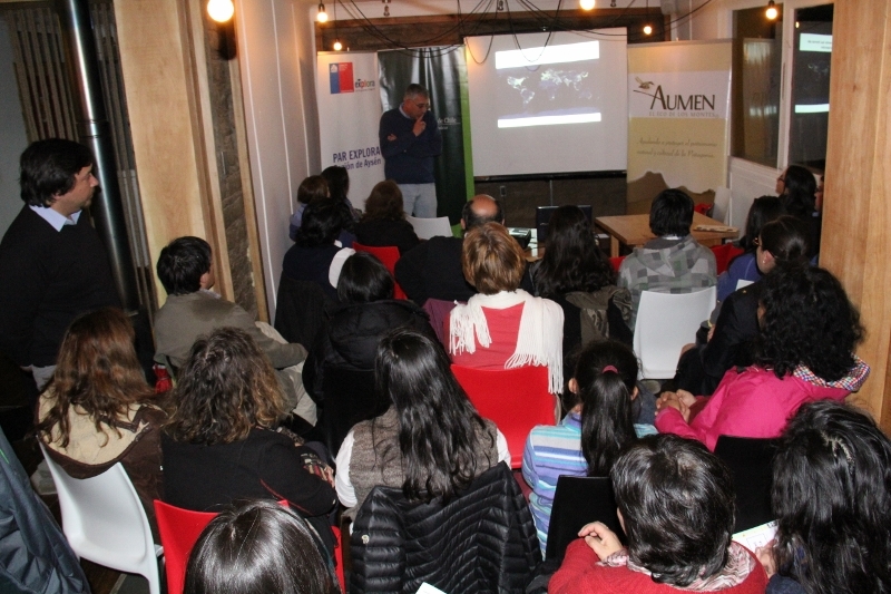 Exitosa segunda sesión de Café con Ciencia en Coyhaique.