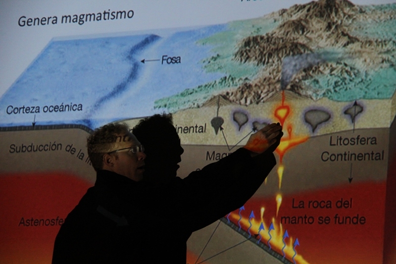 Gran cantidad de estudiantes participaron del Seminario de Sismos y Volcanes organizado por EXPLORA.