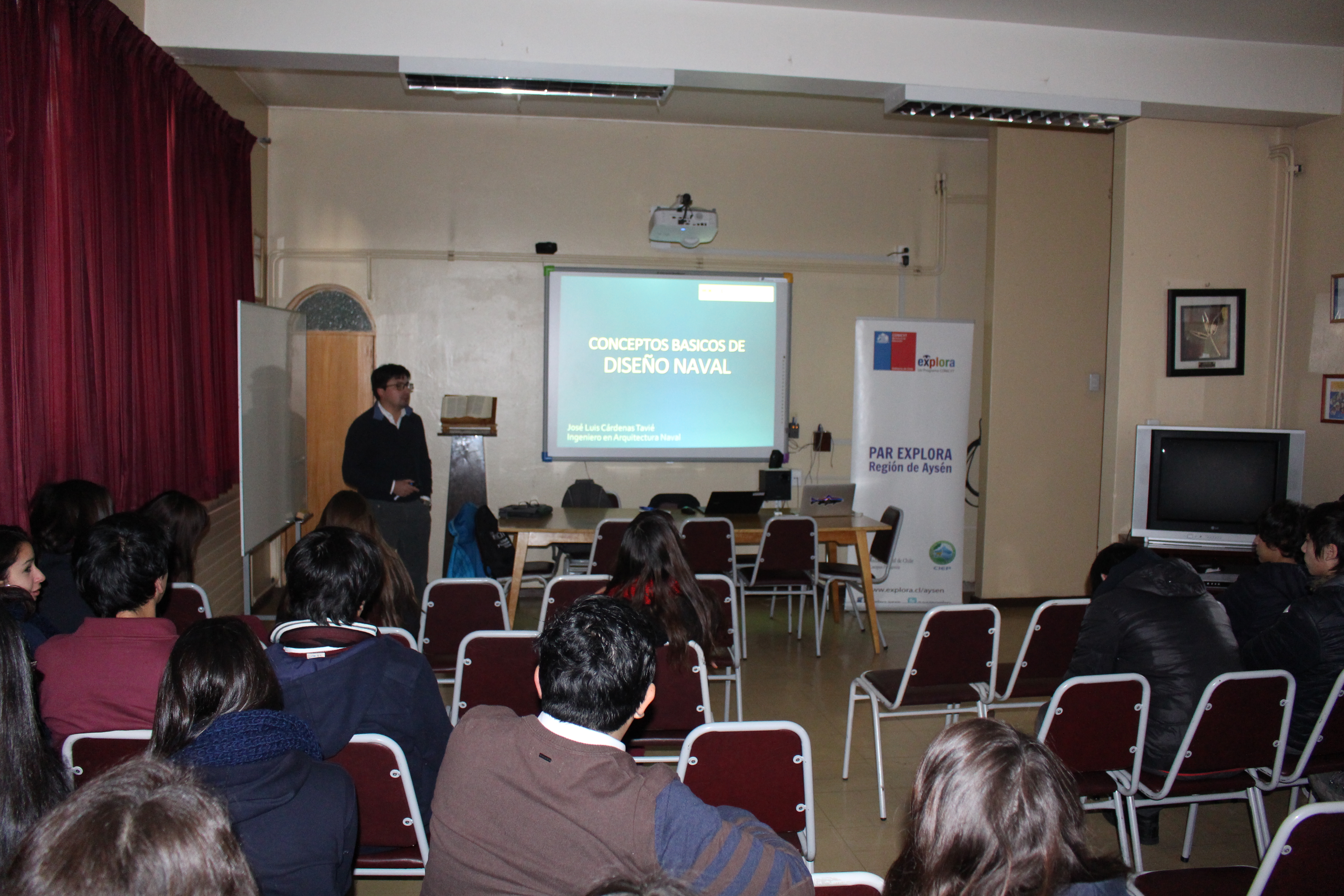 Comenzaron los preparativos para la 2da Carrera de Nauticlaje: escolares reciben charla sobre diseño naval
