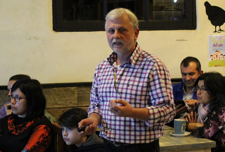 Charla “Entre mate y ciencia” abordó suelos de Aysén