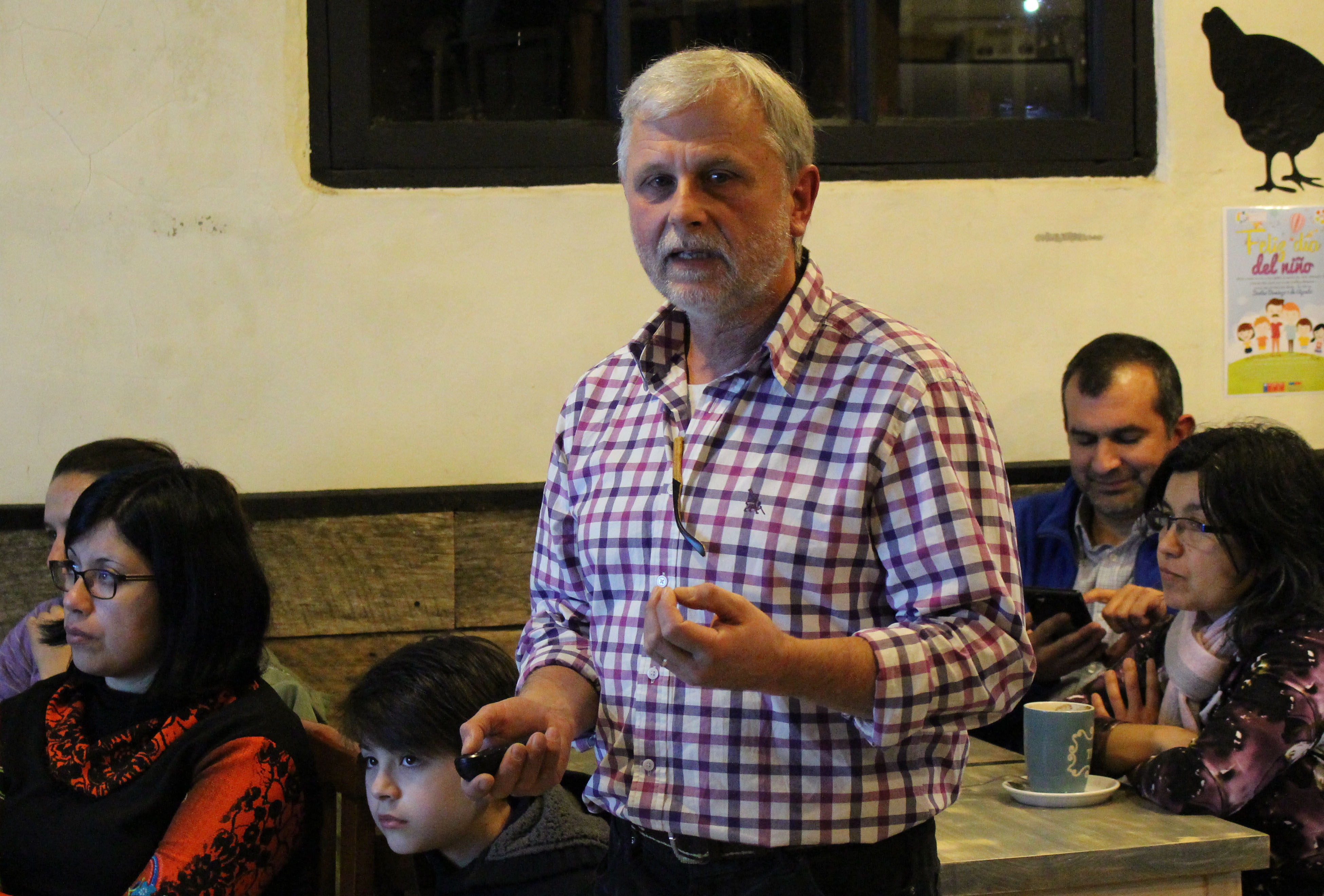 Charla “Entre mate y ciencia” abordó suelos de Aysén