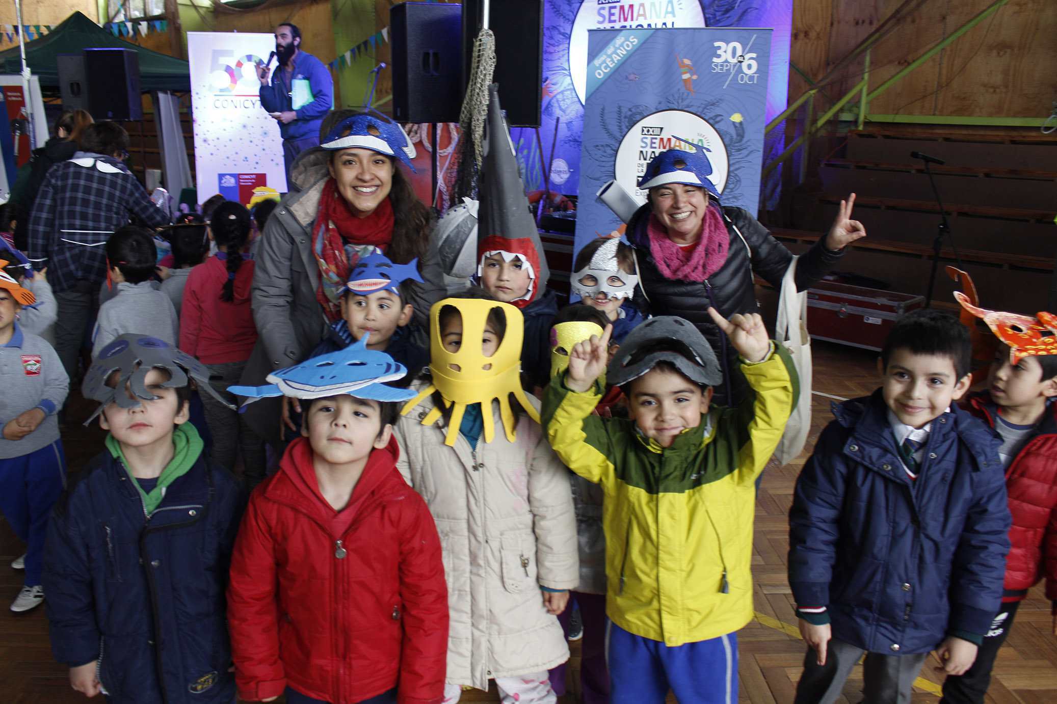 Feria “La ciencia sale a la calle” congregó a cientos de estudiantes en torno al mundo de los océanos