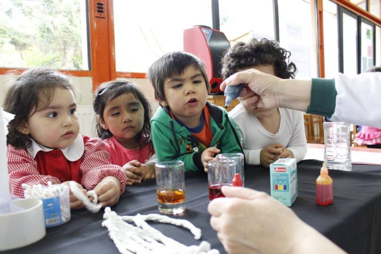Niños y niñas del Jardín Arco Iris celebraron día de la ciencia