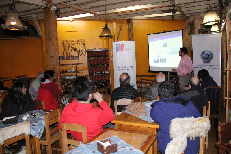 Mateada científica sobre investigación de fiordos y canales de la Región.