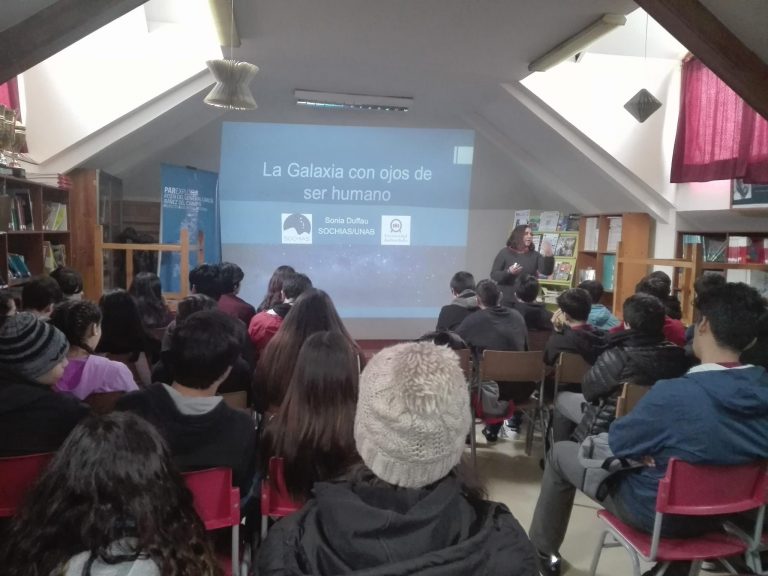 Astrónoma visitó establecimientos de Aysén por celebración del Día de la Astronomía