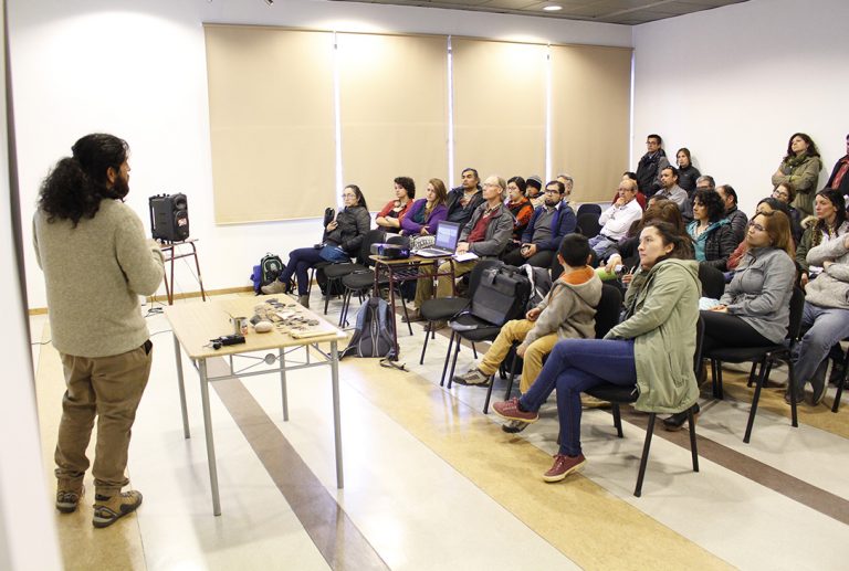 Arqueólogo coyhaiquino expuso sobre el paisaje arqueológico del litoral de Aysén