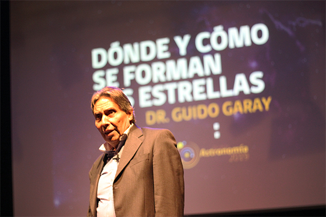 Premio Nacional de Ciencias participó en actividades por Día de la Astronomía en Aysén