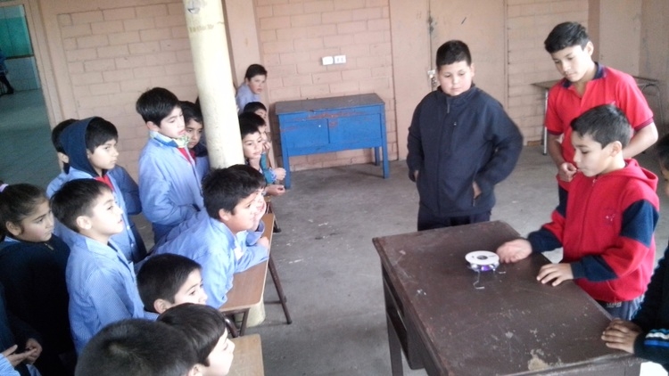 Estudiantes De Hualqui Realizaron El Taller “Cucarachabot”