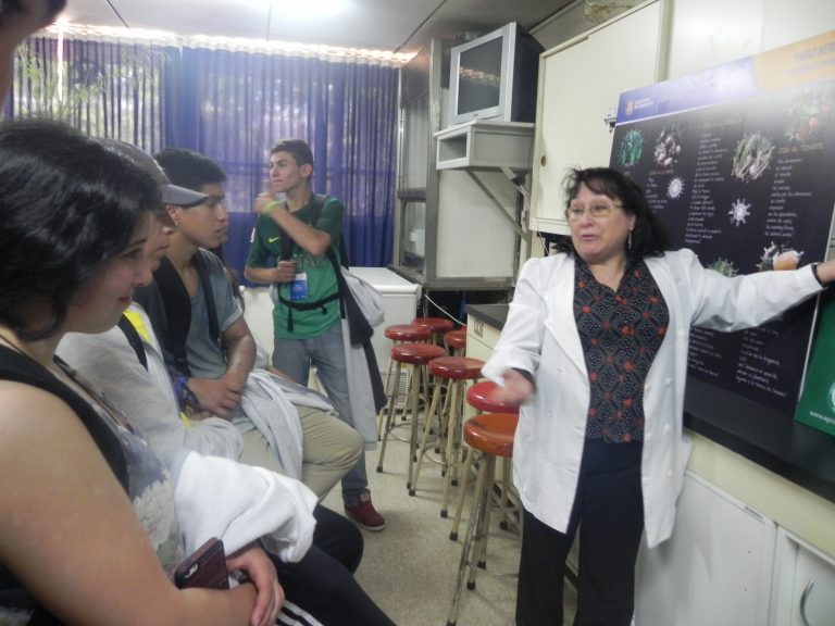 Chilevanenses visitaron laboratorios de la UdeC Campus Chillán