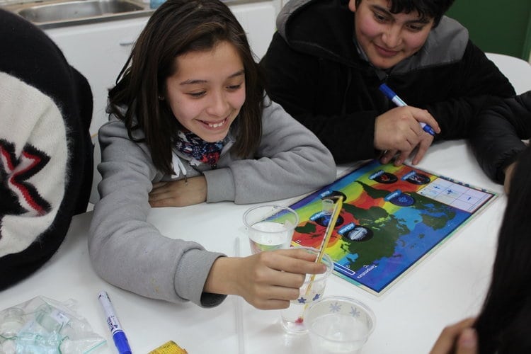 Estudiantes de Quilleco conocieron el mar con la Muestra Audiovisual Científica Itinerante