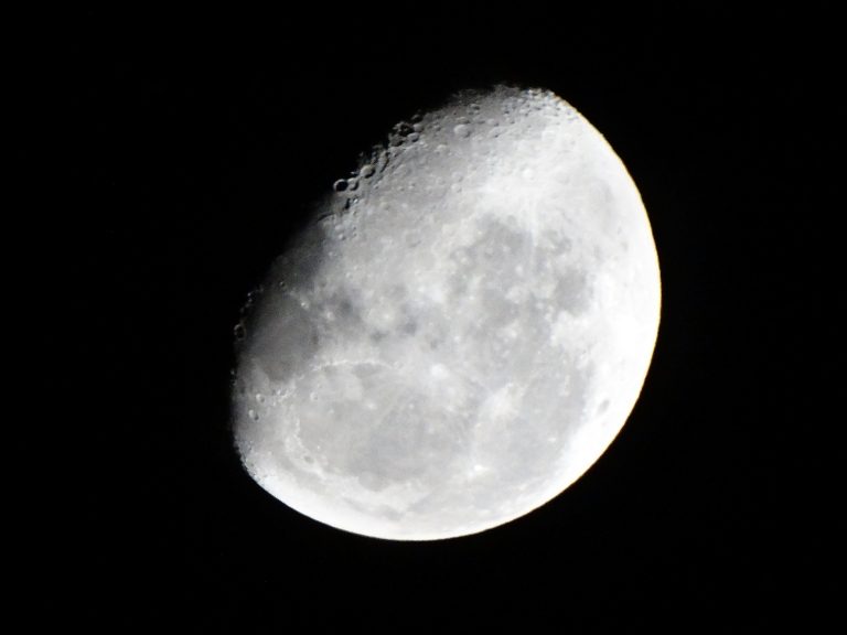 Astrónomos UCN entregan consejos para observar eclipse y súper Luna