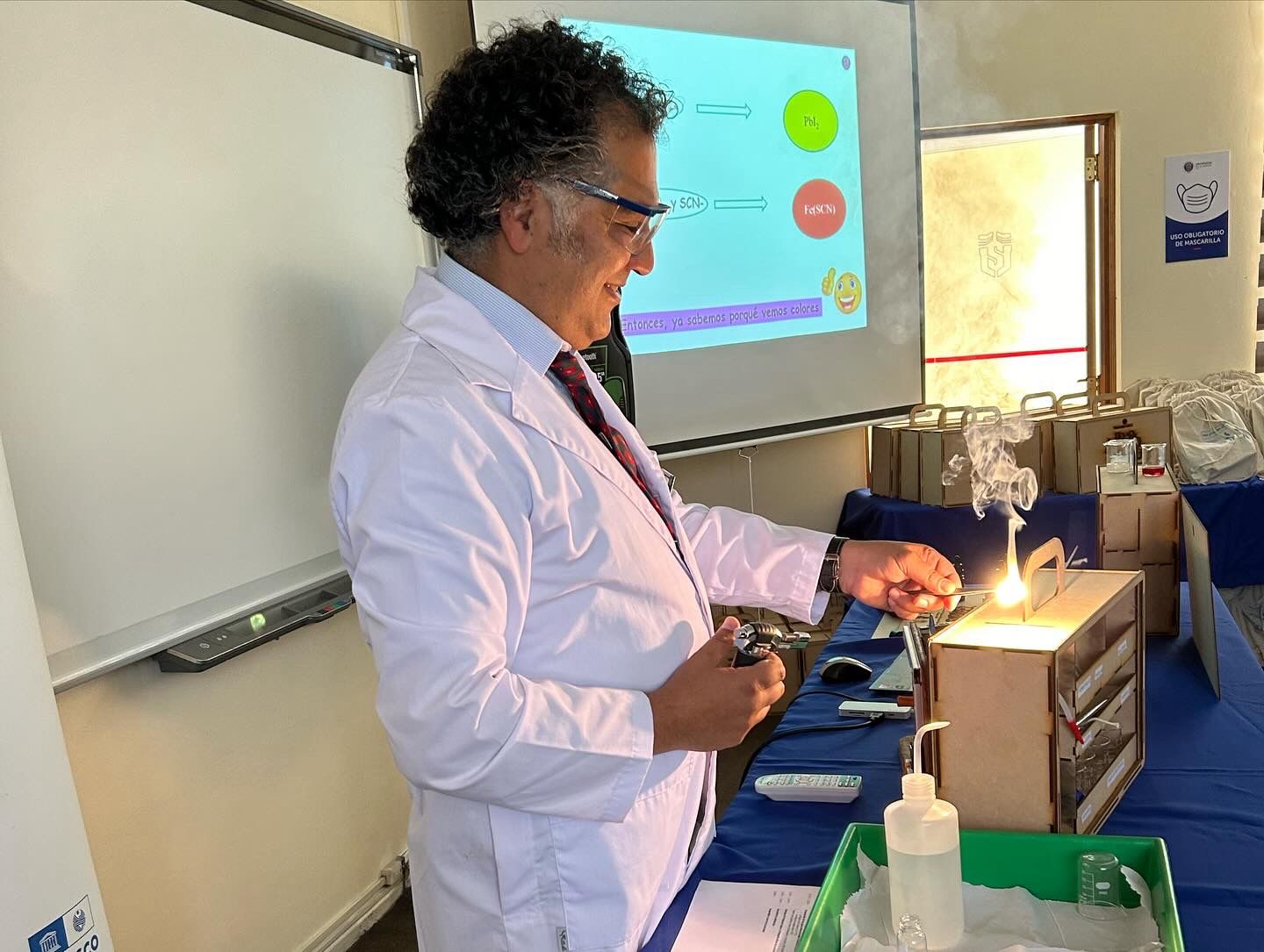 Profesores de la región serán “magos” de la ciencia al recibir maletín “la magia de los colores”