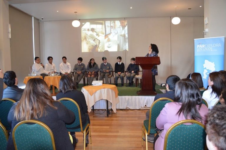 Escolares son protagonistas de conversatorio sobre investigación científica