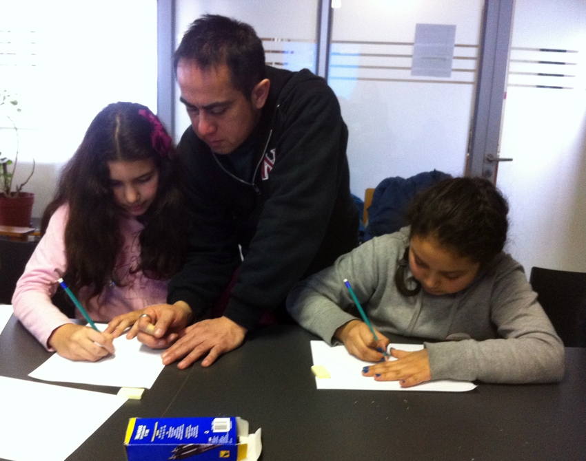 Alumnos de Puerto Montt conocen proceso creativo de Cómics Científicos