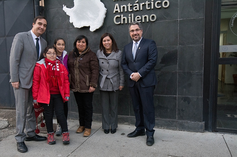 Niñas de Carelmapu realizan pasantía antártica en Magallanes