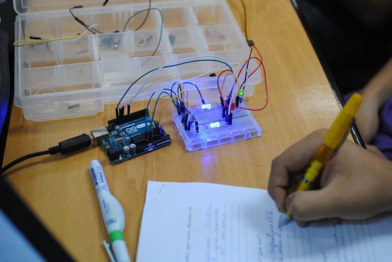Inscríbete en el Taller de Programación y Arduinos de la EdV UChile y PAR Explora Magallanes