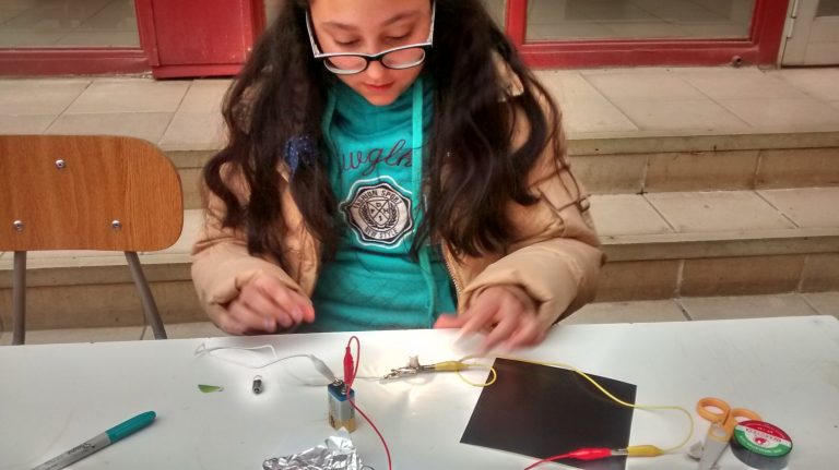 Niños juegan con la ciencia en Sábados Científicos