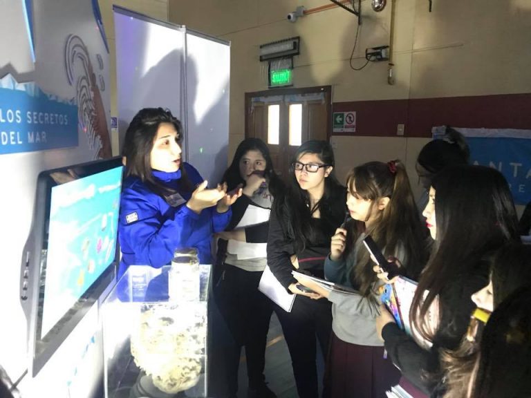 Muestra itinerante Antártica Extrema arriba a Puerto Natales