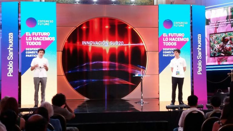 Jóvenes magallánicos brindaron deslumbrante presentación sobre el abejorro “bombus terrestris” en el Congreso del Futuro