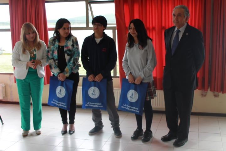 Reconocen a estudiantes natalinos que ganaron el Congreso Regional Escolar de la Ciencia y la Tecnología