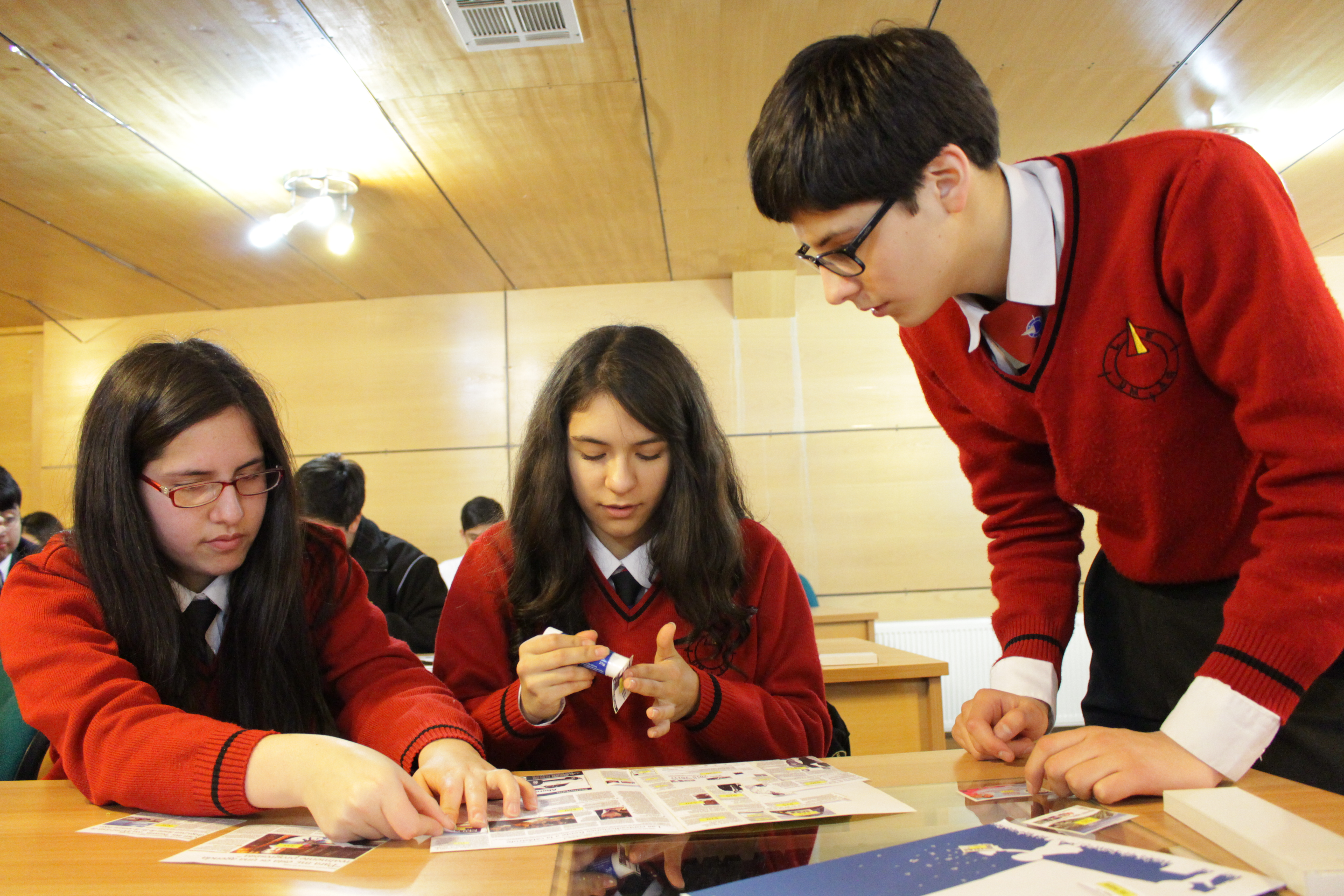 Estudiantes de Enseñanza Media optimizan diseño de un diario en talleres de Comunidad InGenio