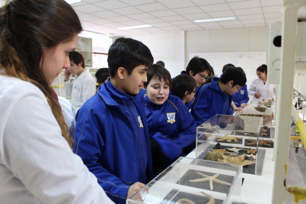 Laboratorios de la Universidad de Magallanes abrieron sus puertas para recibir a estudiantes en la Semana de la Ciencia