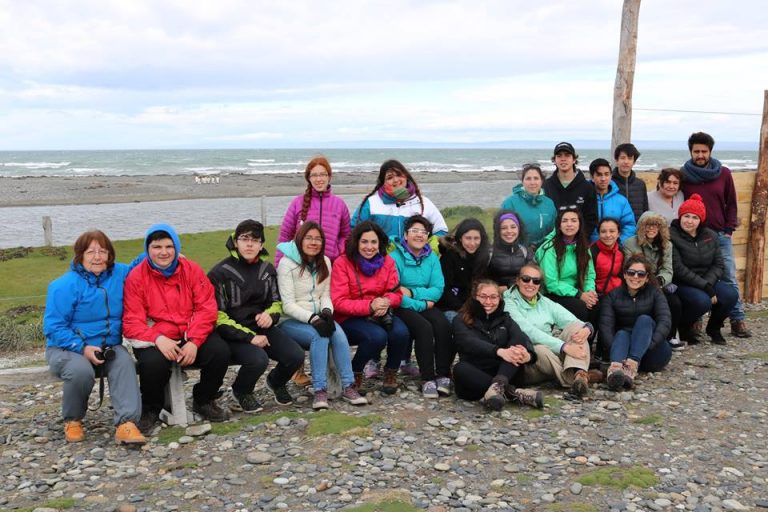 Jóvenes y sus profesores conocieron la única colonia de Pingüinos Rey de Sudámerica
