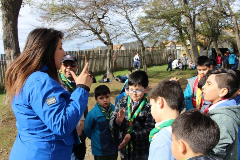 Niños scouts de Punta Arenas aprenden sobre las maravillas de los océanos