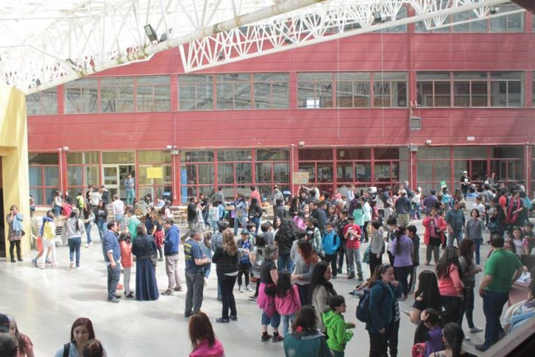 Niños y jóvenes participan del primer día del Campamento Científico Escolar 2017