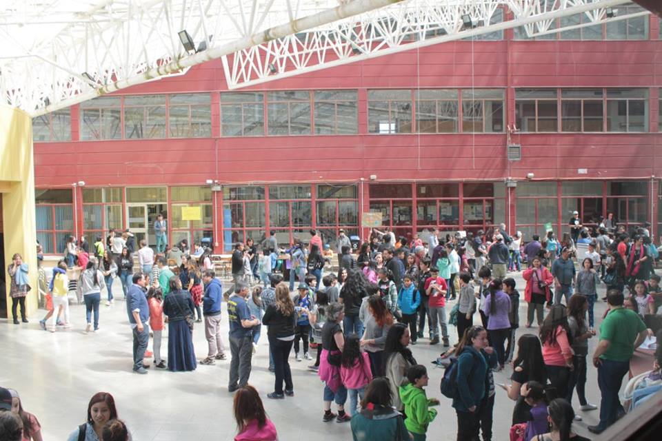 Niños y jóvenes participan del primer día del Campamento Científico Escolar 2017
