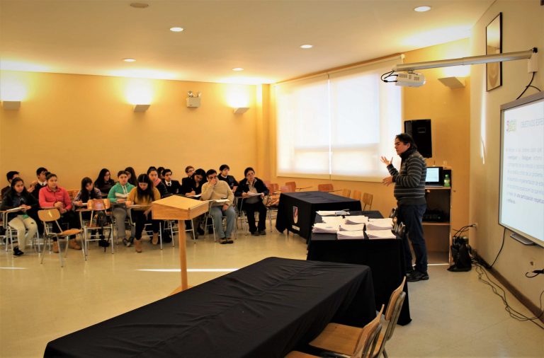 Escolares y profesores de Punta Arenas se capacitaron en técnicas de debates